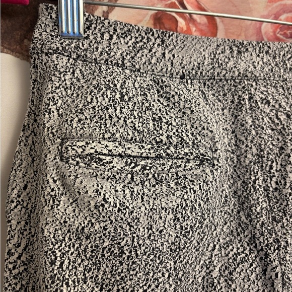 Size 2 lululemon Gray Patterned Pants​​ - Picture 6 of 6